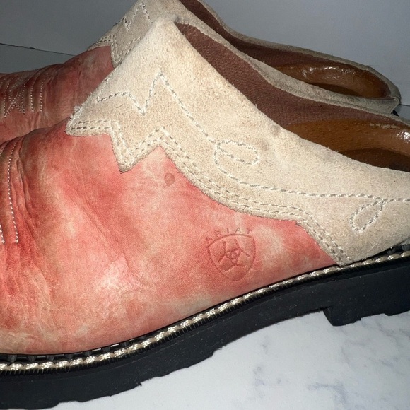 ‼️SOLD‼️‼️Cream and Red Loafers with Slip-On Design - Picture 3 of 9